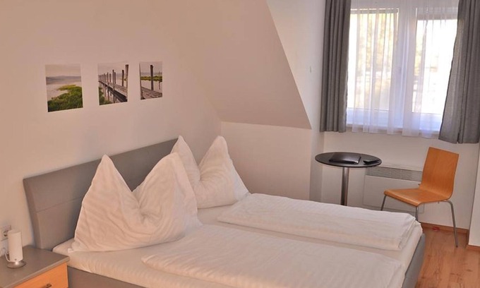 Rust Apartment | Einzelzimmer mit Du/wc - Hotel am See Rust