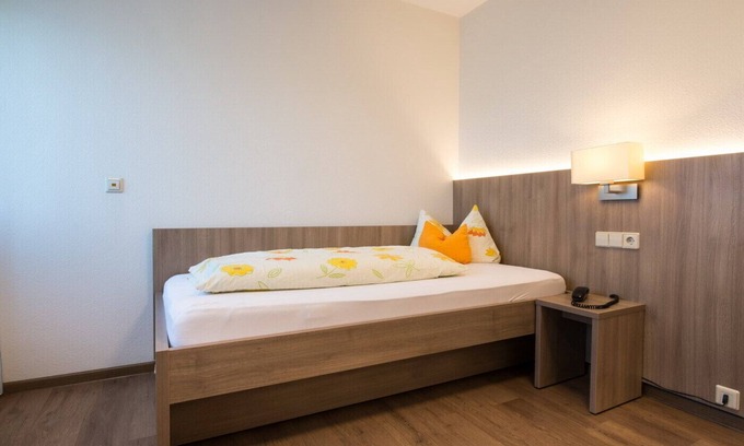 Opfingen Apartment | Einzelzimmer mit Dusche/WC und Terrasse