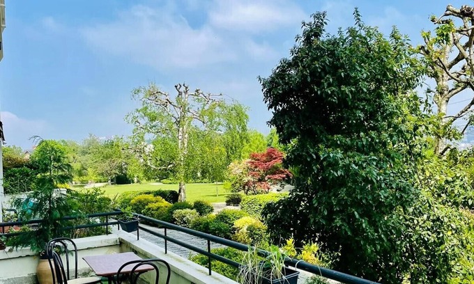Suresnes Apartment | Elégant Hébergement à St Cloud Fonctionnel Parfait Pour 4 Personnes