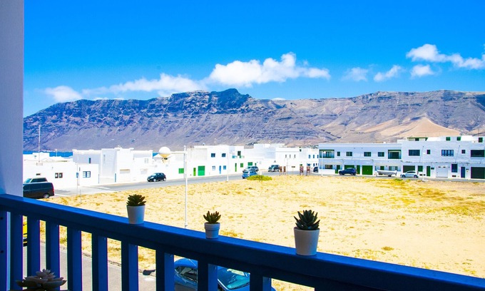 Caleta de Famara Apartment | El Arenal de Famara by Escape Home
