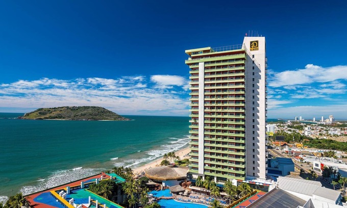 Zona Dorada Condo | El Cid El Moro Mazatlán Beautiful 2 Bedroom/3 Bath Sleeps 8