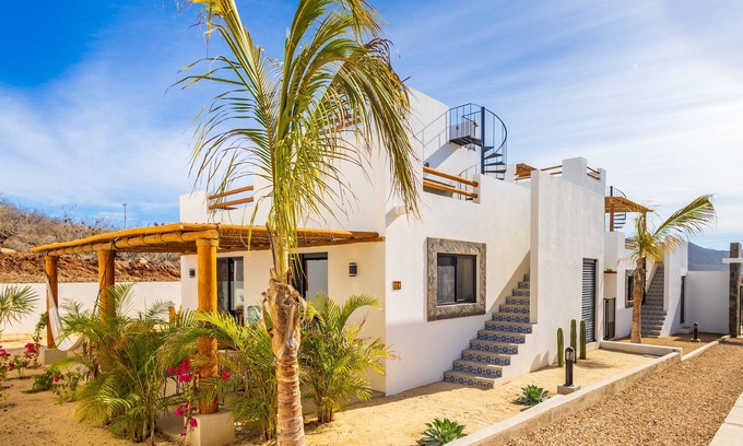 El Pescadero House | El Corazón Contento | Cerritos Beach