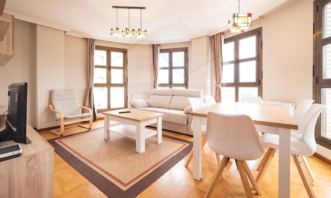 Distrito Oeste Apartment | El Cuquiellu By Silastur