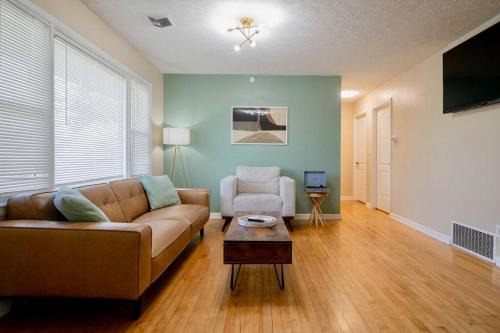 Lexington House | El Retro- Mid Century Ranch near Horse Park & Rupp