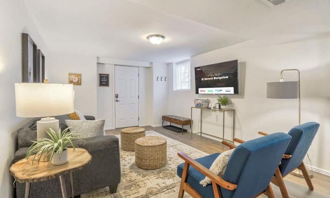 Broadmoor Apartment | El Sereno Bungalow Pet-Friendly Ivywild Flat