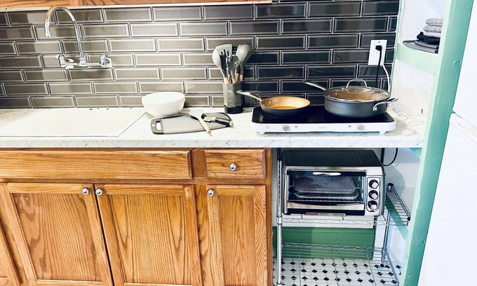 Farmington Apartment | El Sol, Charming Historic Apartment with Modern Updates in Downtown Farmington