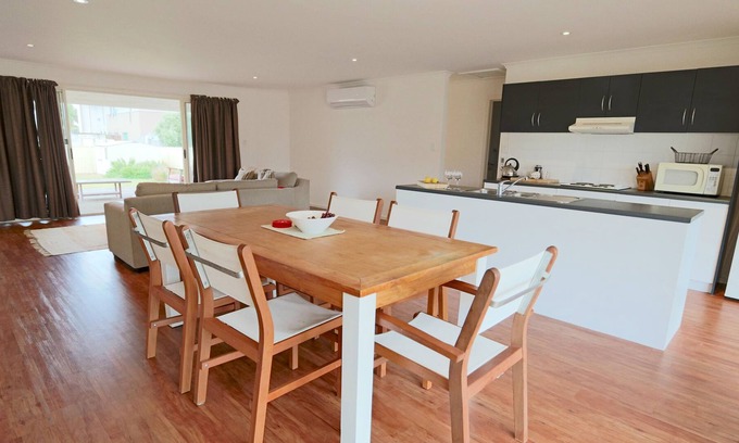 Waterhouse House | Elandra only a stones throw from the beach