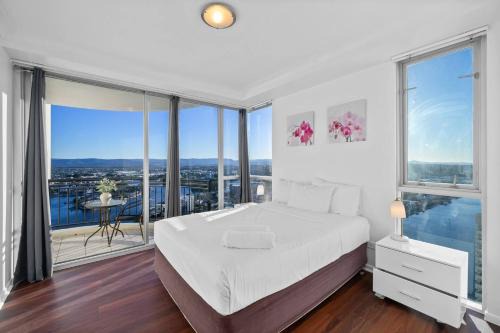 Surfers Paradise Apartment | Elara - Scenic Resort Living above Surfers Paradise