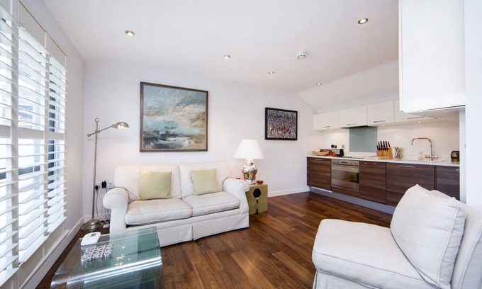 Sands End Apartment | ELBE STREET, FULHAM - 1 bed, 1 bath gated apartment with parking, and a lift