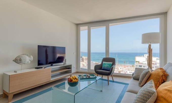 Las Palmas de Gran Canaria Apartment | Elegant living with views of Las Canteras (VV)