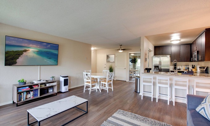 Marina del Rey Apartment | Electric Blue Abode! Central and Oceanside