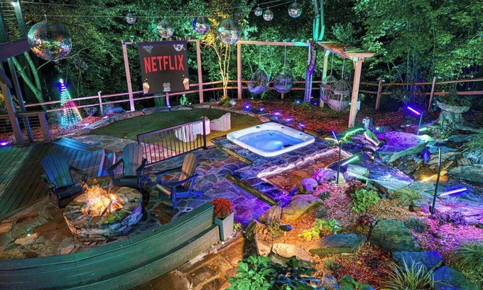 Asheville House | Electric Grove Estate by 5 Seasons Homestays