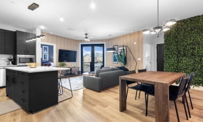 West End Condo | Electric - Odyssey - West End Top Floor 2 Bedroom - Minutes from Broadway