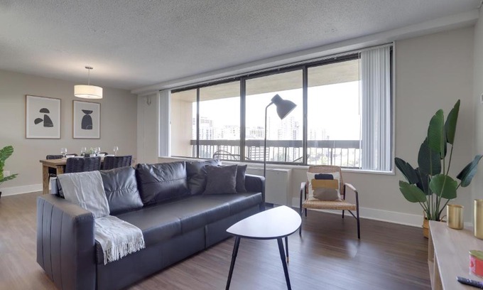 Crystal City Apartment | Elegance in Crystal City - Amazing Apartment with gym