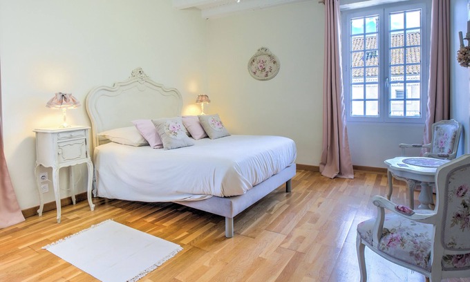 Saint-Jean-de-Cole Apartment | Elegant 150m² with castle view – 3-bedroom stay in the heart of authentic Périgord