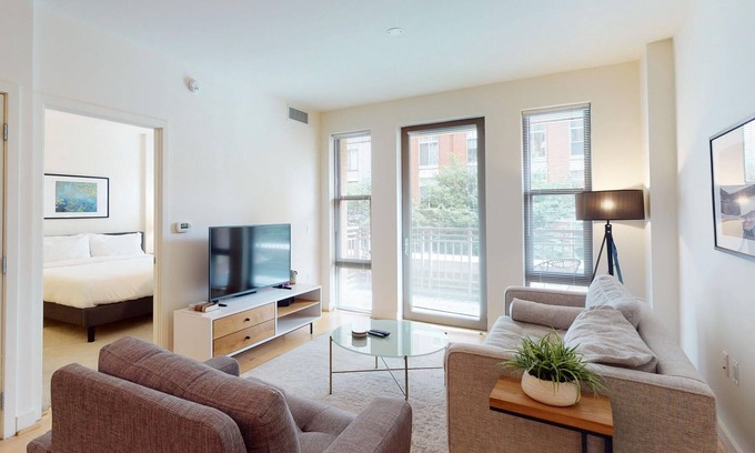 Clarendon Apartment | Elegant 1BR in Arlington near Metro, Gym + Pool
