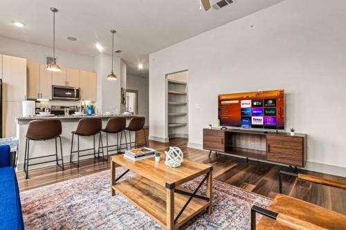 Fort Worth Apartment | Elegant 2 BD 2BA Retreat Ideal for Comfort Style