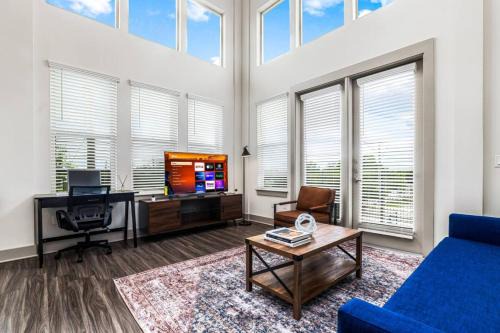 Fort Worth Apartment | Elegant 2 BD2 BA Retreat Ideal for Comfort Style