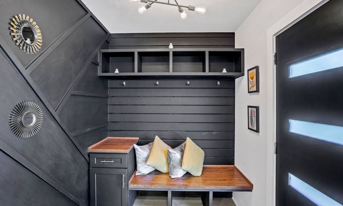 East Point House | Elegant 2 bedroom, 10 minutes from the Airport!
