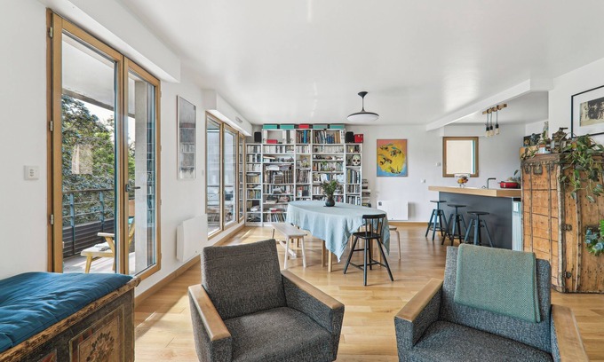 Pere Lachaise Apartment | Elegant 2 Bedroom Parisian flat with lovely balcony view of the Père Lachaise