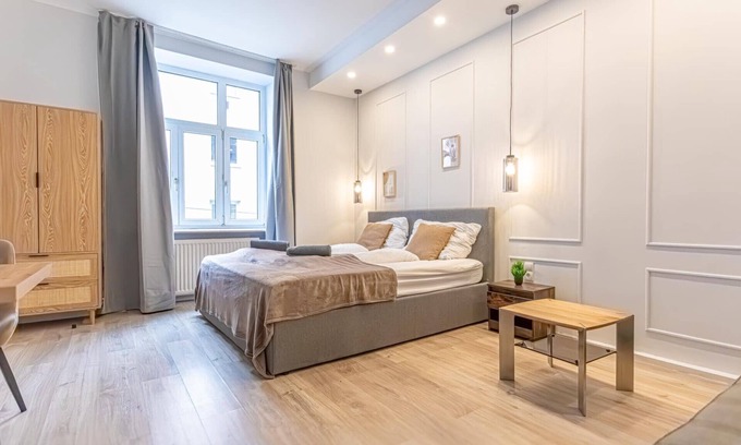 Meidling Apartment | Elegant 2BR Apartment - near Bahnhof Wien Meidling