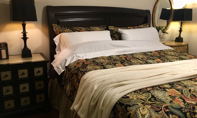 Greenville House | Elegant 2BR Cottage Designer Touches, Prime Greenville Stay