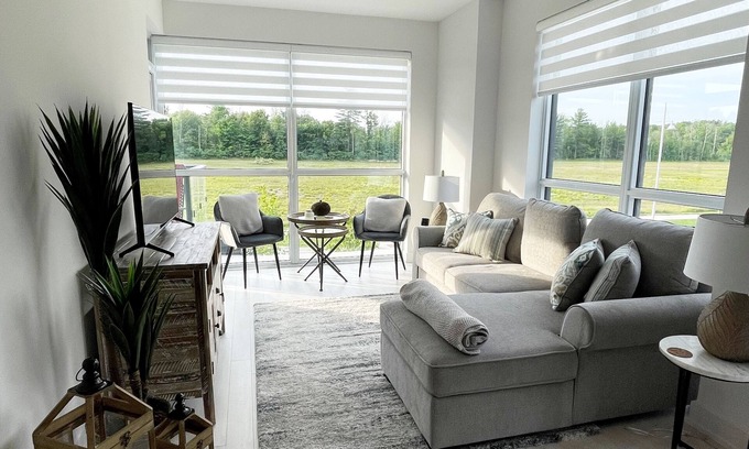 Innisfil Condo | Elegant 2brdm/2bath Condo at Friday Harbour w/balcony!