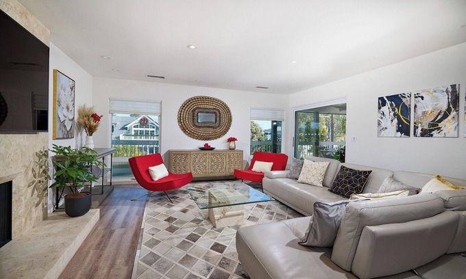 Coronado Condo | Elegant 3 bedroom/2.5 bath condo 1 blk from Hotel del Coronado