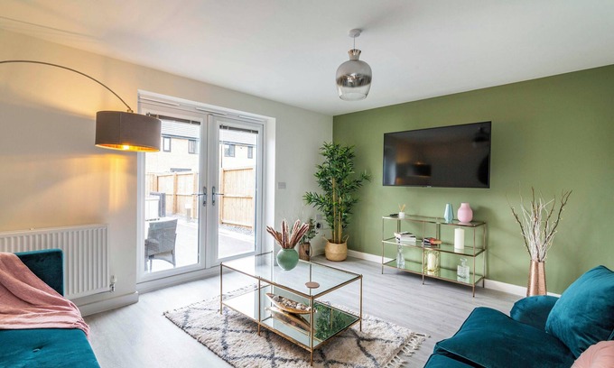 Nottingham House | Elegant 3 Bedroom House with Parking