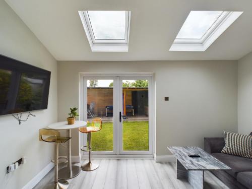 Becontree House | Elegant 3Bed Family Home in Chadwell Heath Pass the Keys