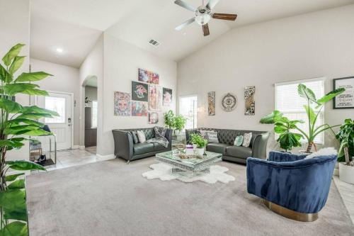 Roosevelt House | Elegant 3BR Home in Fresno