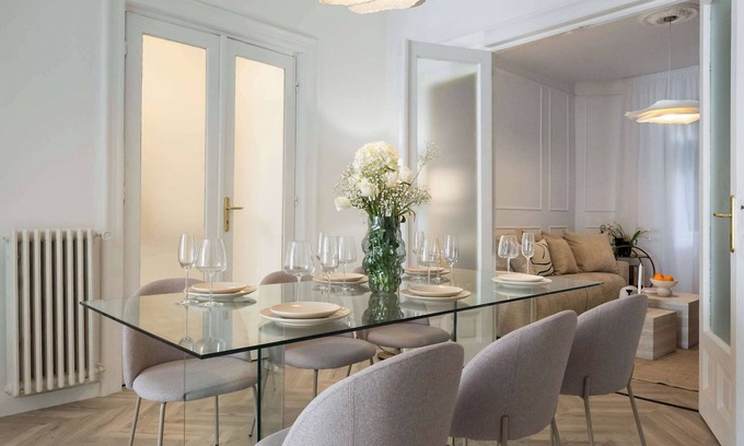 Bucharest City-Centre Apartment | Elegant 3BR Retreat - Steps away Cismigiu Gardens