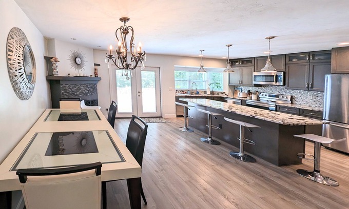 Tallahassee House | Elegant 4 Bedroom Pool House