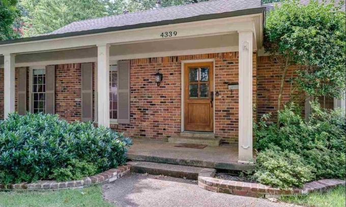 Audubon Park House | Elegant 5 Bedroom East Memphis Home