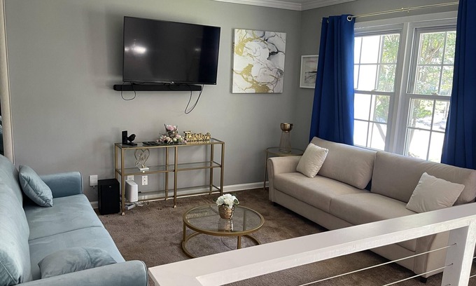 Atlanta House | Elegant and Expansive Home in Atlanta by Deity Villas