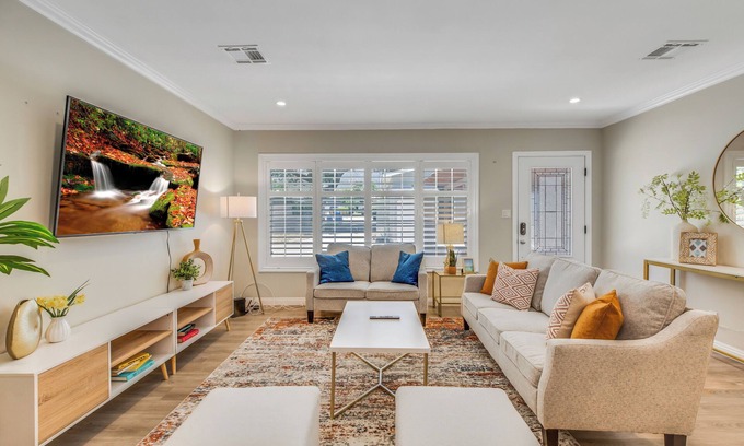 Monrovia House | Elegant and Stylishly Crafted Modern Home