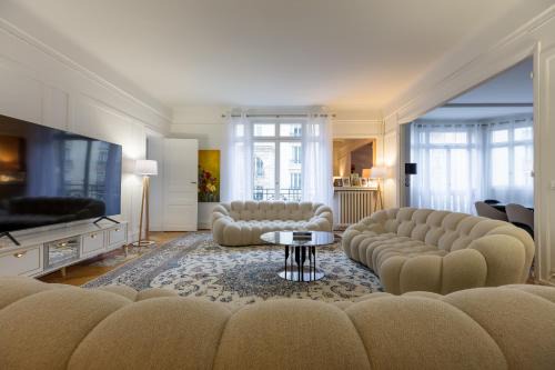 Porte-Dauphine Apartment | Elegant Apartment - Eiffel Tower