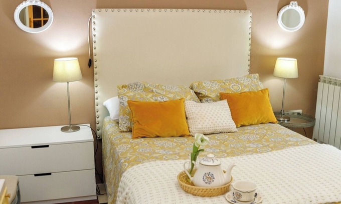 Figares Apartment | Elegant apartment in Granada by beBalmy