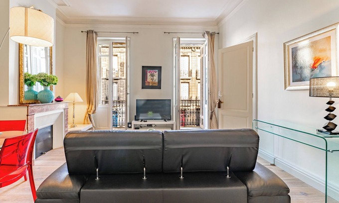 Saint-Michel Apartment | Elegant Apartment in the Heart of Historic Saint-Michel District