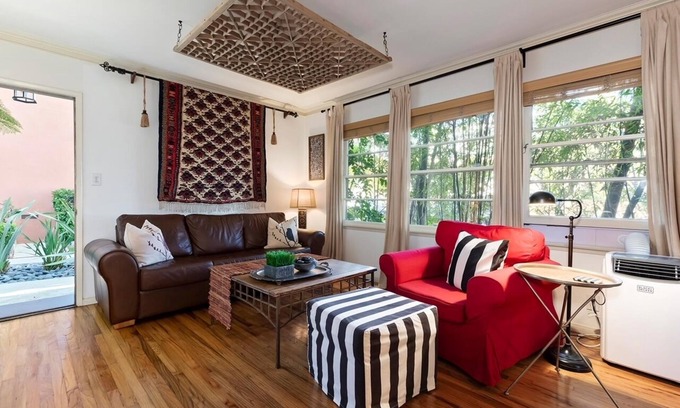 Venice Apartment | Elegant apartment With Private Garden near the beach and major attractions!