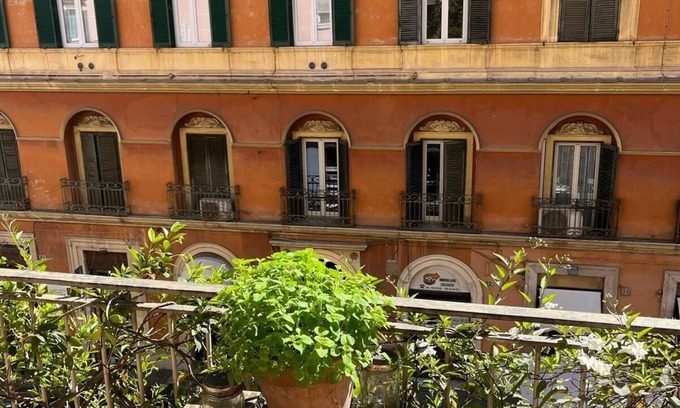 Celio Apartment | Elegant apartment with balcony at the Colosseum.