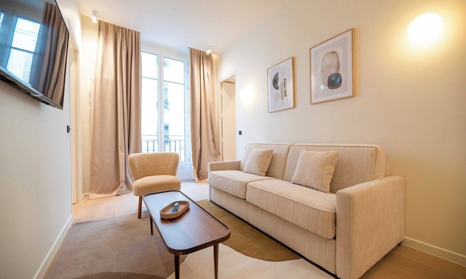 Quartier du Faubourg-Montmartre Apartment | Elegant Apt with AC - 2BR-6P -Palais Garnier