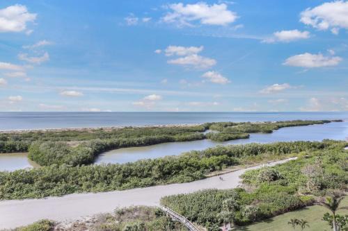 Marco Island House | Elegant beachfront condo in private community