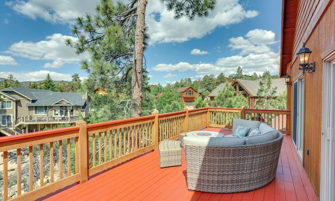 Castle Glen Estates Cabin | Elegant Big Bear Cabin - Half Mi to Big Bear Lake!