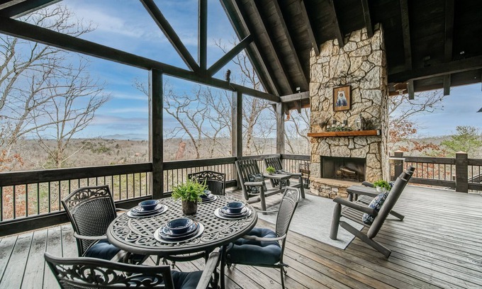Blue Ridge Cabin | Elegant Blue Ridge Cabin- VIEWS, Hot Tub, Fire Pit, Pool Table