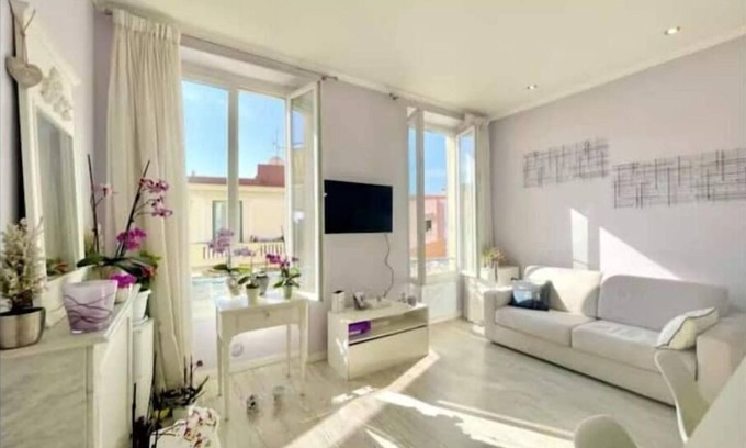 Villefranche-sur-Mer Apartment | Elegant, bright apartment