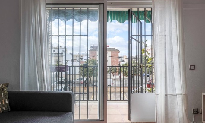 Nervion Apartment | Elegant bright and quiet 2-bedroom Apt Sevilla Wifi-Full 4 Pax. parking included