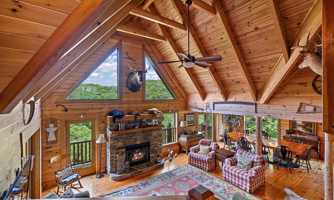 Boone Cabin | Elegant Cabin on Mountain Ridge