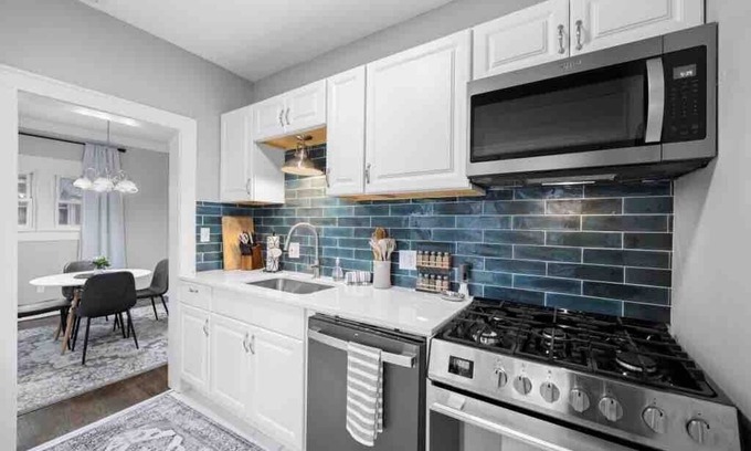 Lee's Summit House | Elegant Charm & Newly Renovated in Prime Location