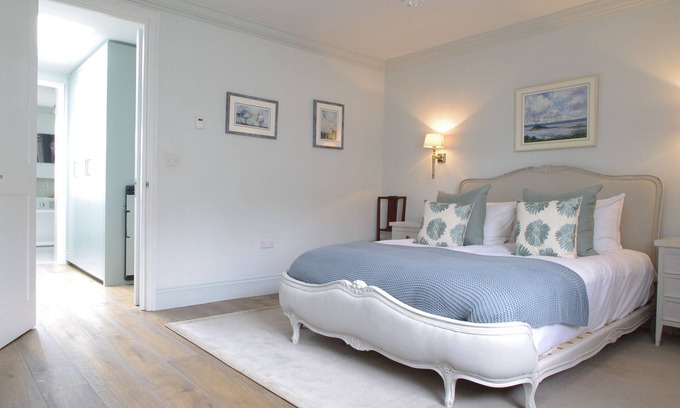 Chelsea Ski Chalet | Elegant Chelsea Townhouse On Quaint Street